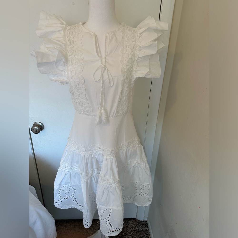 Size: Small. Color: White. Material: Cotton